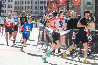 Carrera solidaria con motivo del día de Castilla y León celebrada en Burgos.