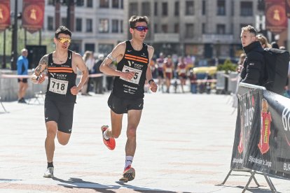 Carrera solidaria con motivo del día de Castilla y León celebrada en Burgos.
