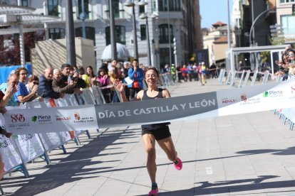 Carrera solidaria con motivo del día de Castilla y León celebrada en Zamora.