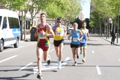 Carrera solidaria con motivo del día de Castilla y León celebrada en Zamora.
