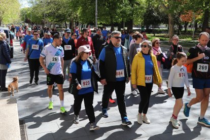 Celebración de carrera y marcha solidaria con motivo del Día de Castilla y León en Palencia.