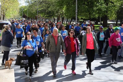 Celebración de carrera y marcha solidaria con motivo del Día de Castilla y León en Palencia.