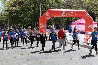 Celebración de carrera y marcha solidaria con motivo del Día de Castilla y León en Palencia.