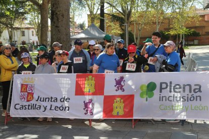 Celebración de carrera y marcha solidaria con motivo del Día de Castilla y León en Palencia.