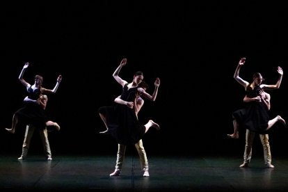 Pase gráfico del ensayo de la Compañía Nacho Duato.