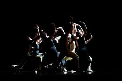 Pase gráfico del ensayo de la Compañía Nacho Duato.