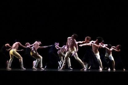 Pase gráfico del ensayo de la Compañía Nacho Duato.