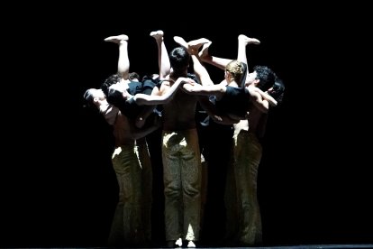 Pase gráfico del ensayo de la Compañía Nacho Duato.