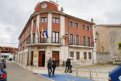Ayuntamiento en la plaza de San Juan Bautista.
