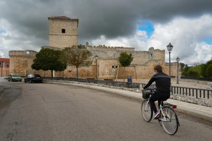 Vista del castillo de Portillo