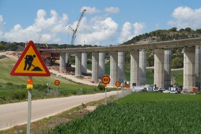 Obras del viaducto de la A-11 en Valbuena de Duero.