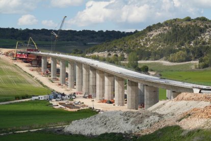 Obras del viaducto de la A-11 en Valbuena de Duero.