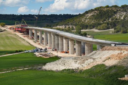 Obras del viaducto de la A-11 en Valbuena de Duero.