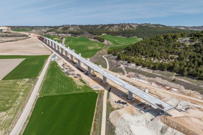Vista general Viaducto del Páramo en el tramo Olivares-Quintanilla