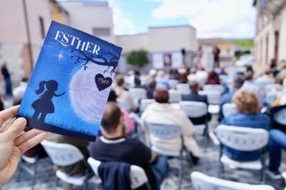 El libro de homenaje a Esther, un clamor para que se haga Justicia.