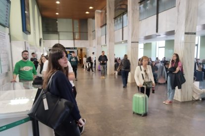 Caos en la estación de trenes de Valladolid por el apagón.