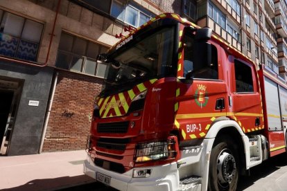 Un camión de bomberos, en una de la salidas de este lunes durante el apagón de Valladolid.