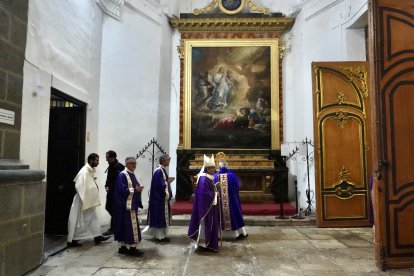 Celebración de la misa en honor al Papa Francisco en la catedral de Valladolid