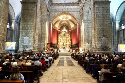 Celebración de la misa en honor al Papa Francisco en la catedral de Valladolid