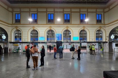 Estación de Campo Grande en Valladolid, que permanecerá abierta toda la noche por el apagón.