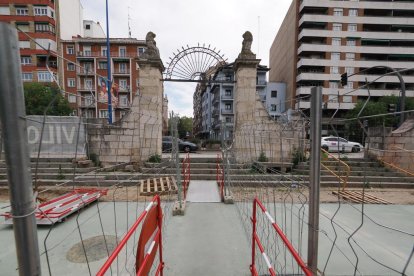 Tramo del nuevo carril bici que transcurre entre el puente de Poniente y el de Isabel la Católica