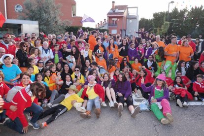 Pregón y desfile de peñas en Arroyo de la Encomienda