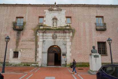 Entrada al Ayuntamiento de Olmedo