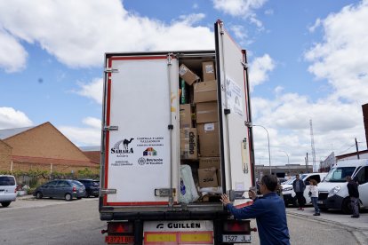 Salida de un camión de ayuda humanitaria para los campos saharauis