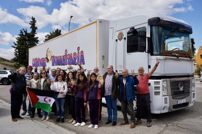Salida de un camión de ayuda humanitaria para los campos saharauis