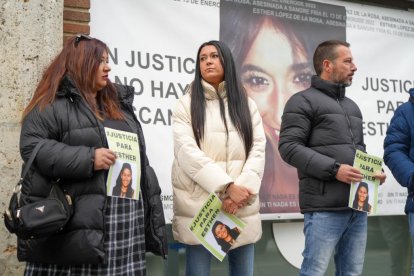 Concentración por Esther López a las puertas de los juzgados