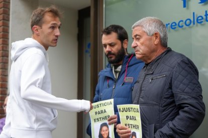 Concentración por Esther López a las puertas de los juzgados