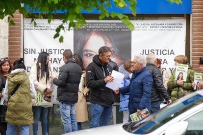 Concentración por Esther López a las puertas de los juzgados