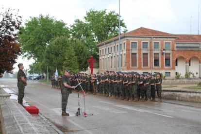 Regimiento de Caballería 'Farnesio' 12 en el acto de despedida