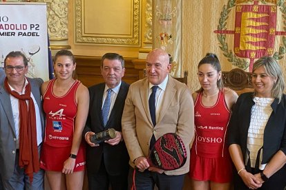 Un momento de la presentación del Oysho Valladolid Premier Pádel P2 en el Ayuntamiento.