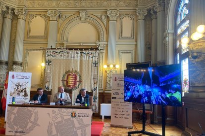Un momento de la presentación del Oysho Valladolid Premier Pádel P2 en el Ayuntamiento.