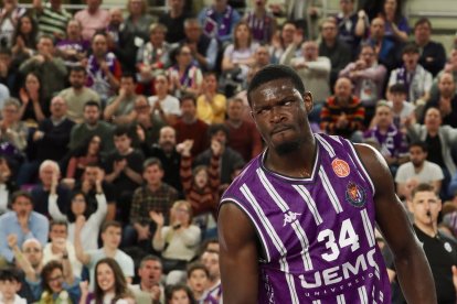 Imagen del UEMC Real Valladolid Baloncesto-Menorca, el partido que lleva al descenso.