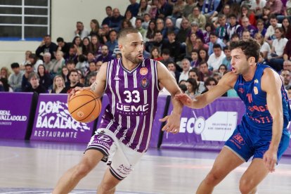 Imagen del UEMC Real Valladolid Baloncesto-Menorca, el partido que lleva al descenso.