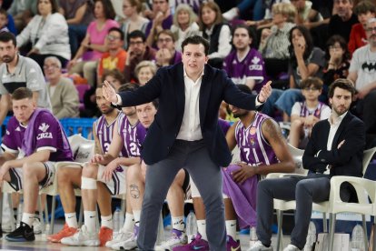 Imagen del UEMC Real Valladolid Baloncesto-Menorca, el partido que lleva al descenso.