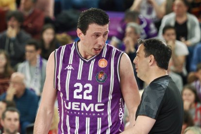 Imagen del UEMC Real Valladolid Baloncesto-Menorca, el partido que lleva al descenso.