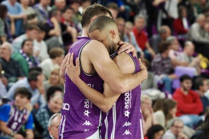 Imagen del UEMC Real Valladolid Baloncesto-Menorca, el partido que lleva al descenso.