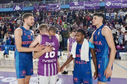 Imagen del UEMC Real Valladolid Baloncesto-Menorca, el partido que lleva al descenso.