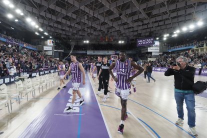 Imagen del UEMC Real Valladolid Baloncesto-Menorca, el partido que lleva al descenso.