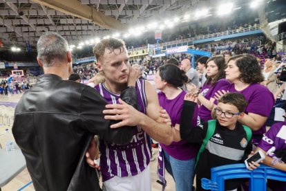 Imagen del UEMC Real Valladolid Baloncesto-Menorca, el partido que lleva al descenso.