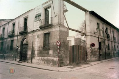 Ruinas del Palacio Revilla, actual sede de la Fundación Municipal de Cultura, en 1982