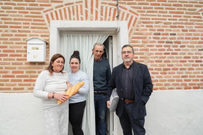 Yolanda de La Calle Jessica Gómez, Carlos Gómez y Gregorio Serrano