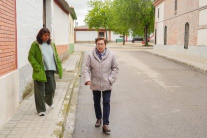 Cervillego de La Cruz. Pilar Mantari con Ciriaca Gómez