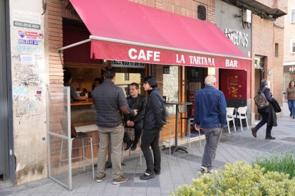 Terraza del café bar La Tartana.