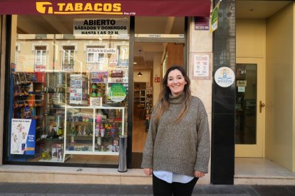 Raquel Díez, trabajadora del estanco Torrecilla 22.