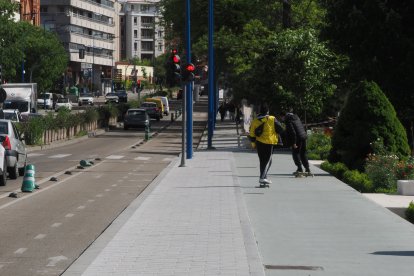Obras del carril bici del paseo de Isabel la Católica en Valladolid.