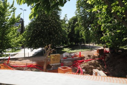 Obras del carril bici del paseo de Isabel la Católica en Valladolid.
